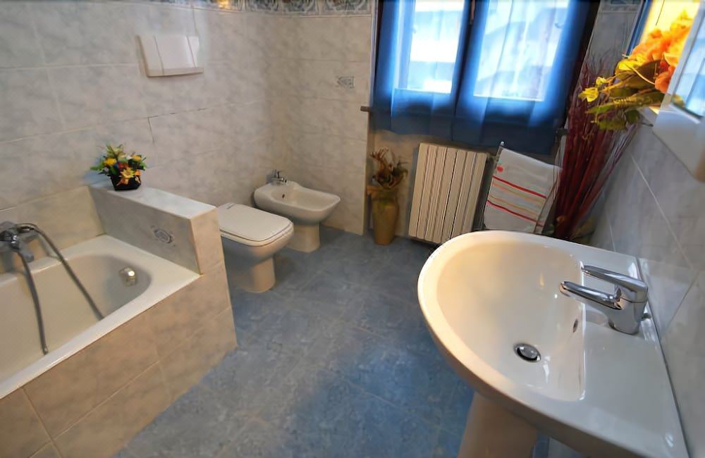 Photo of Bathroom in Muggio