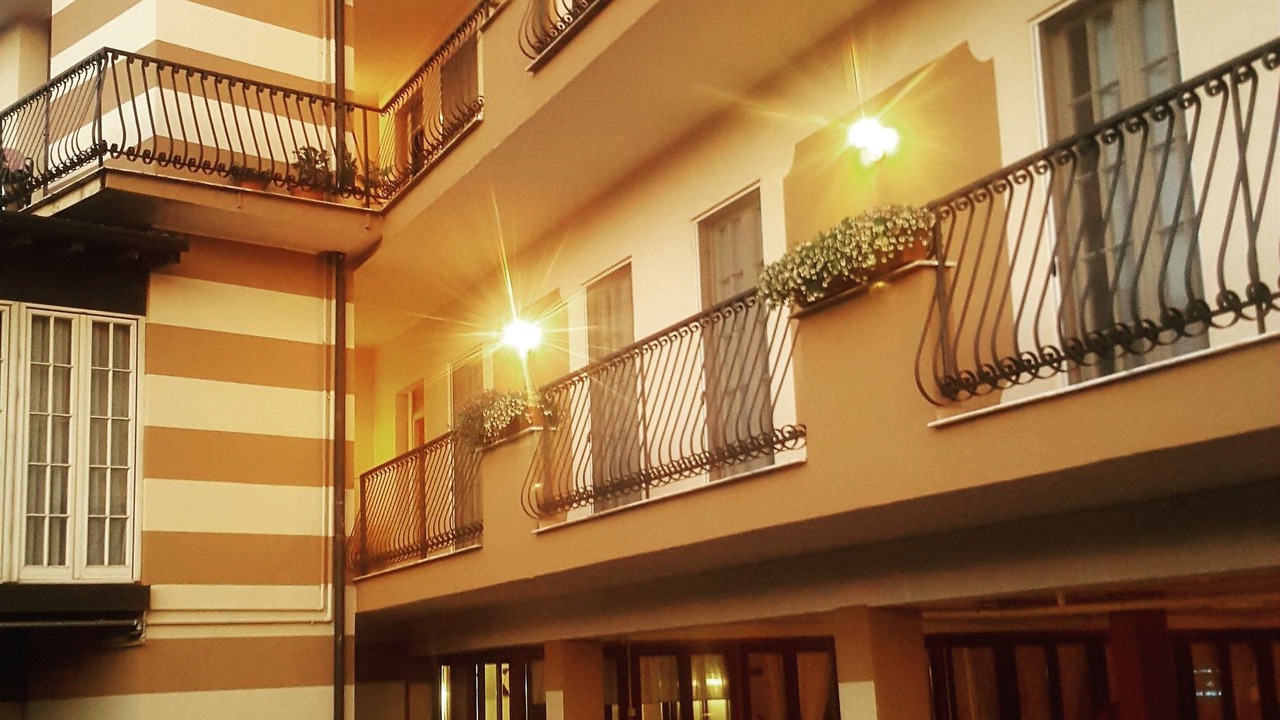 Photo of Buildings in Leno