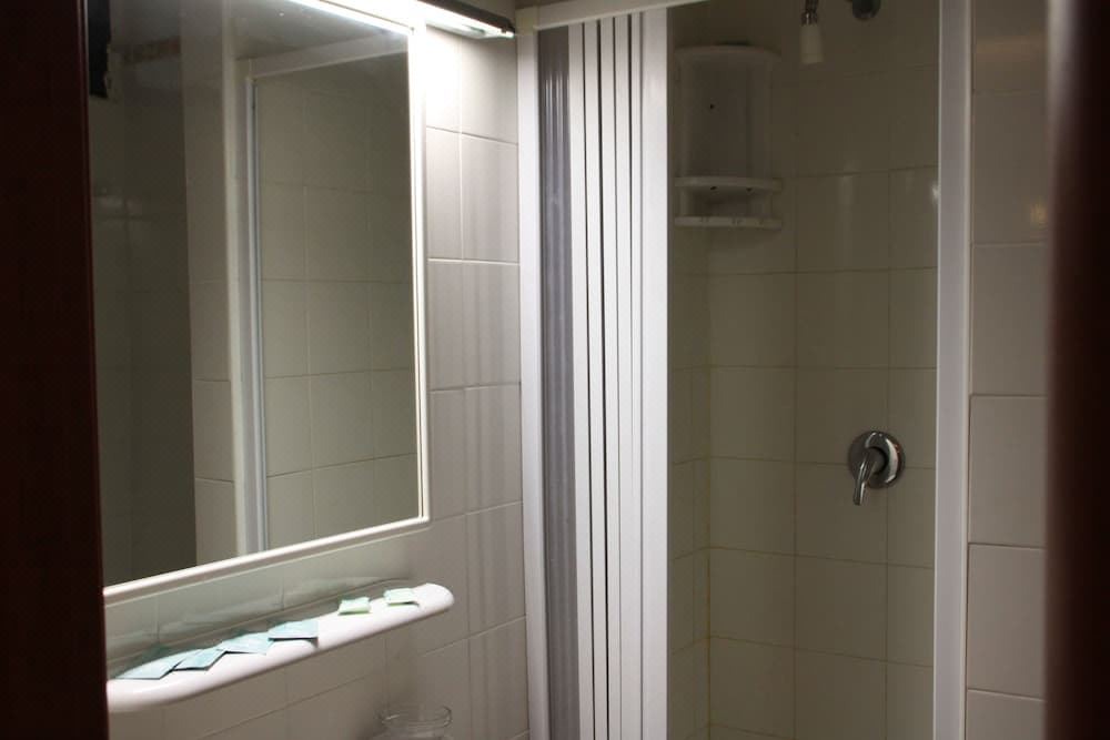 Photo of Bathroom in Gela
