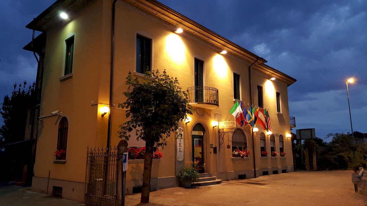 Photo of Buildings in Ozzero