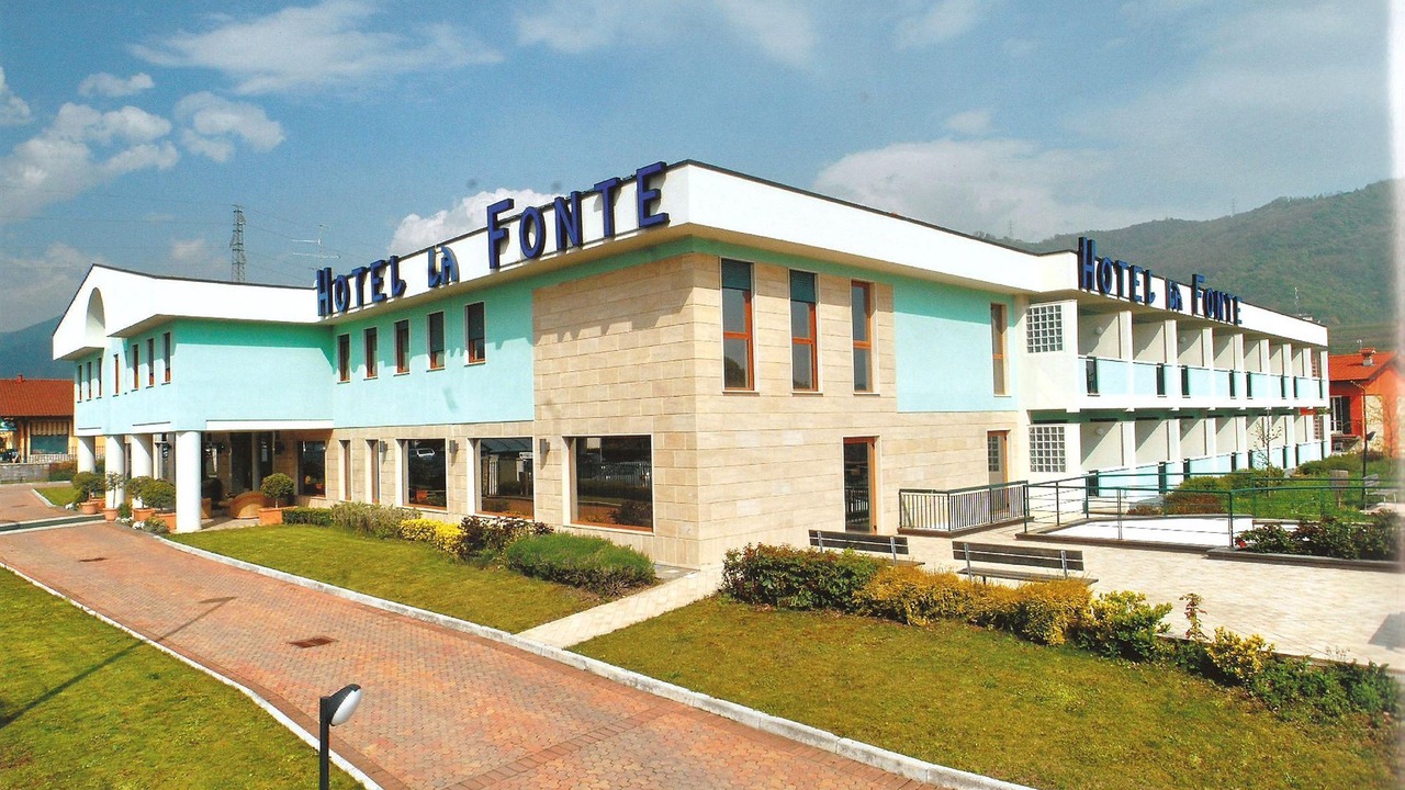 Photo of Buildings in Leno