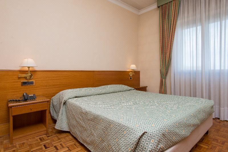 Photo of Bedroom in Roges