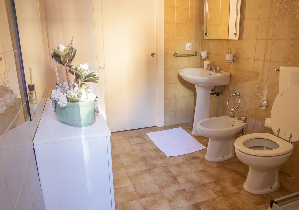 Photo of Bathroom in La Morra