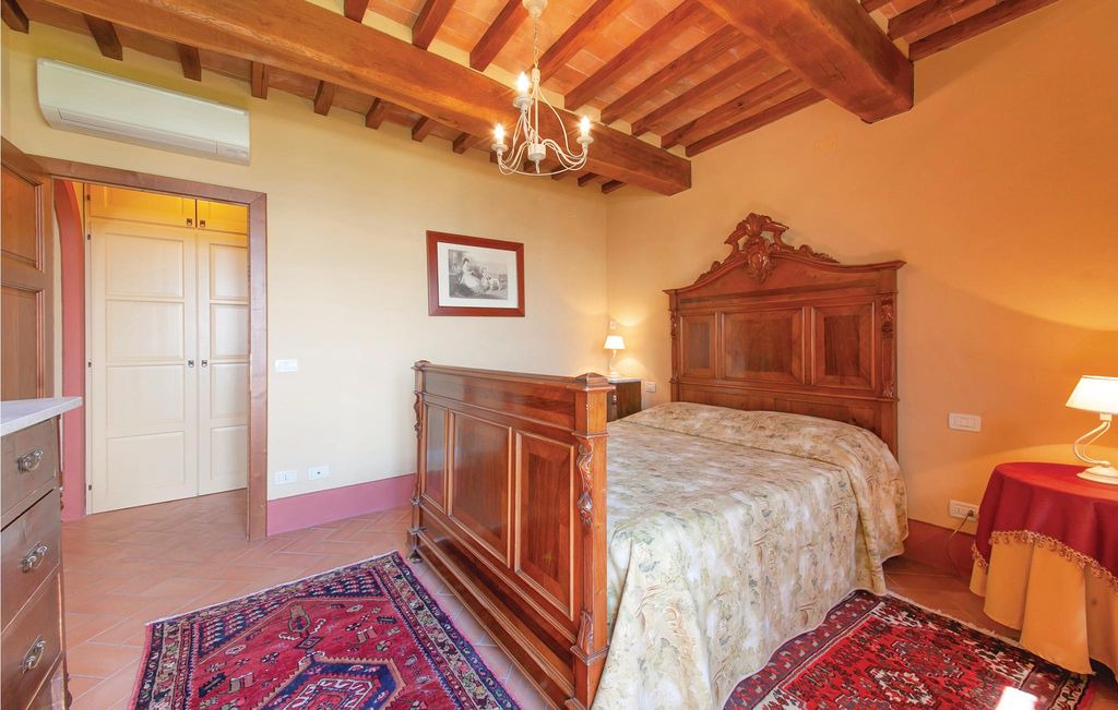 Photo of Bedroom in Buti
