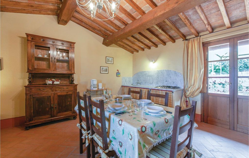 Photo of Livingroom in Buti