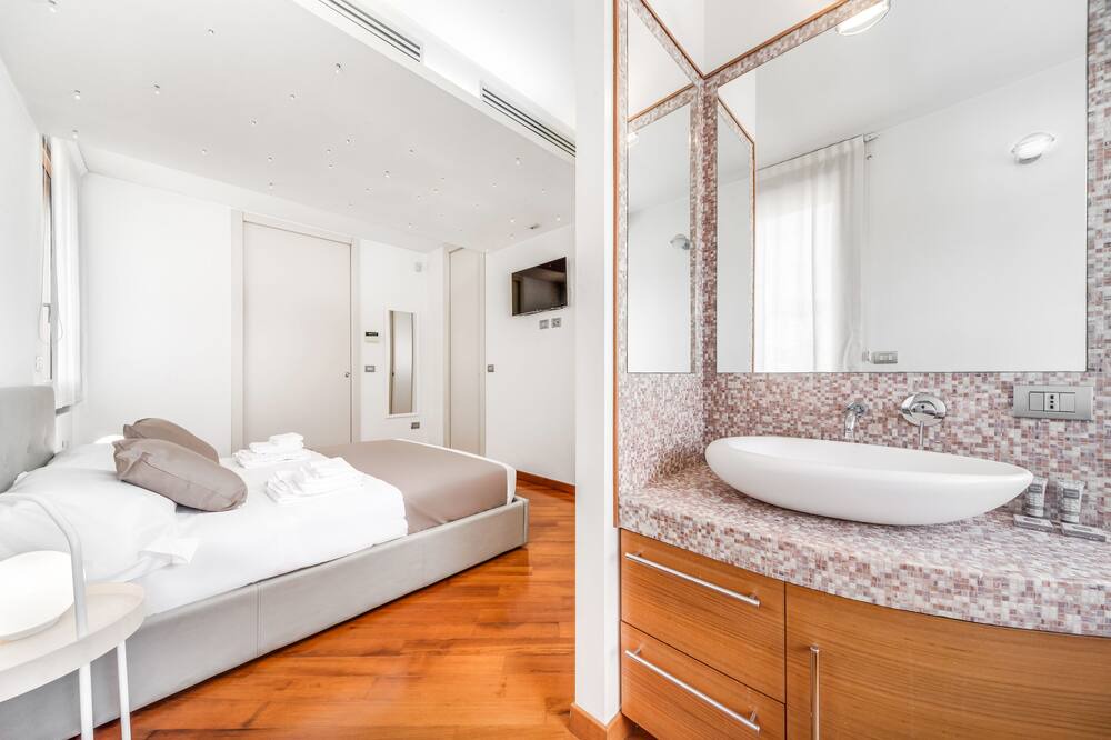 Photo of Bedroom in Calvairate