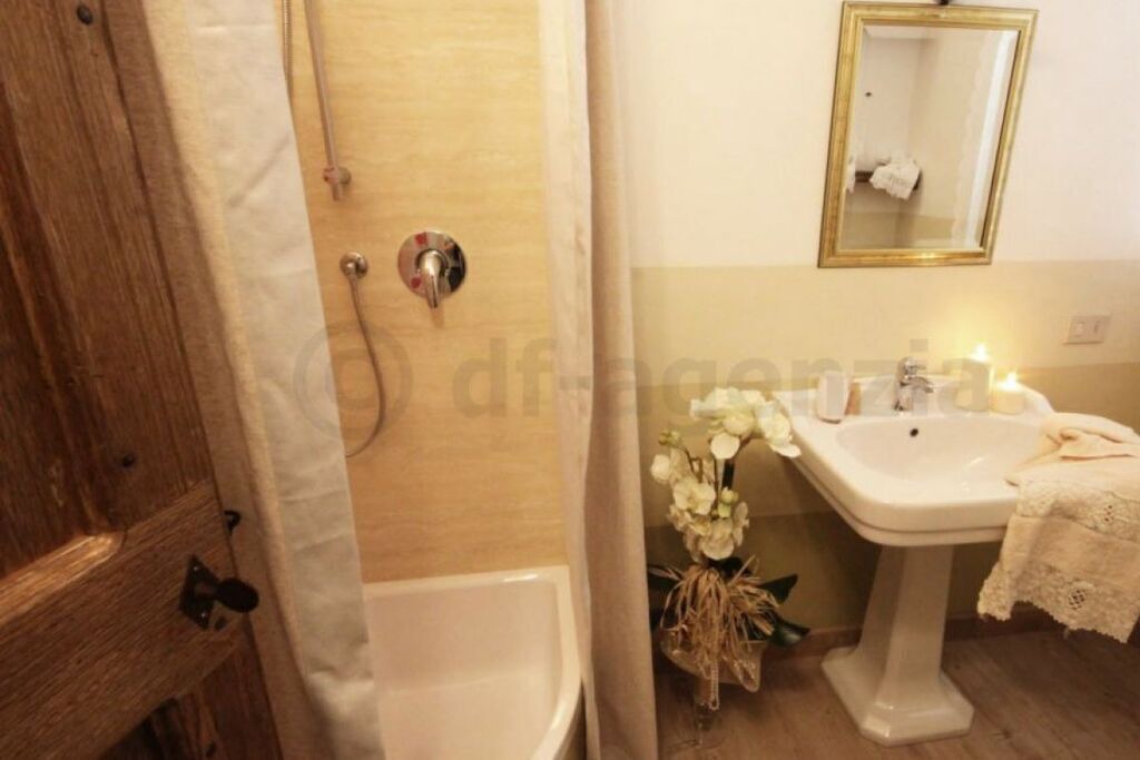 Photo of Bathroom in Gallina