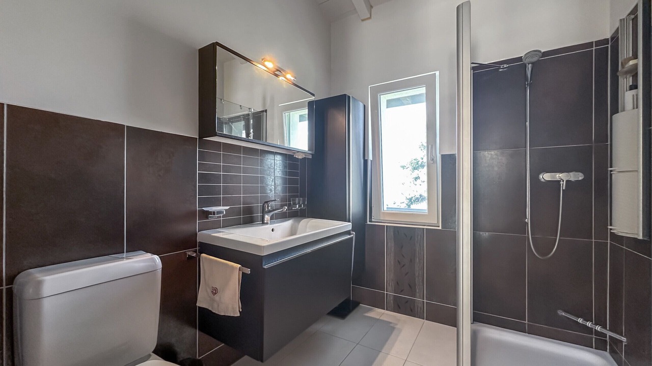 Photo of Bathroom in Salins