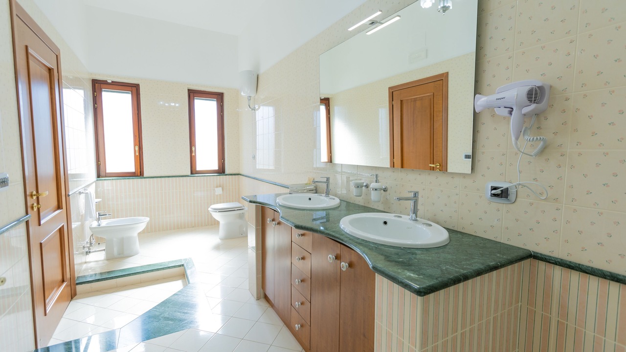 Photo of Bathroom in Cimitile