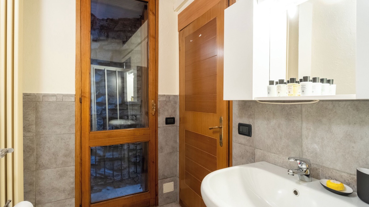 Photo of Bathroom in Montano Lucino