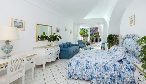 Junior Suite with patio and garden view