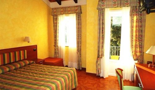 Double or Twin Room, Partial Lake View