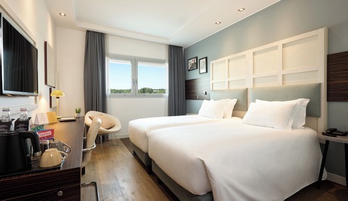 Standard Room, 1 King Bed