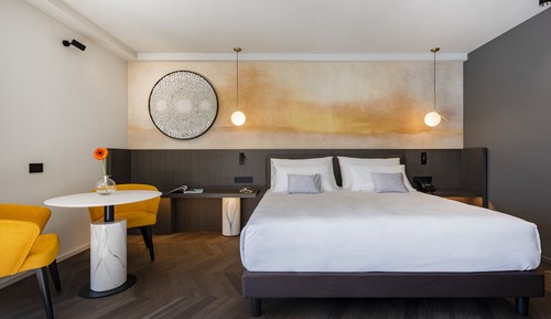 Suite, 1 King Bed, Balcony, Lake View (Alisia)