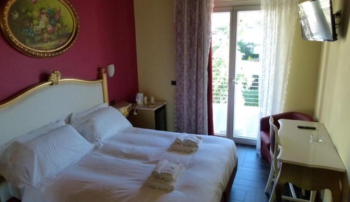 Comfort Double Room Single Use, 1 Queen Bed