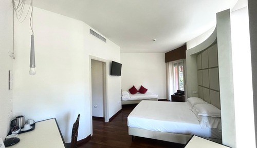 Junior Suite, 1 King Bed (with Single Sofabed)