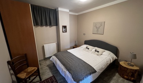 Large one bedroom apartment with mountain view
