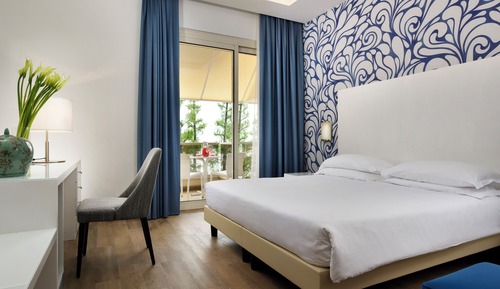 Superior Double Room, Balcony, Partial Lake View