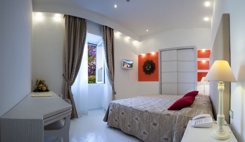 Classic Double or Twin Room, Partial Sea View