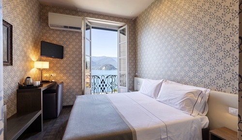 Deluxe Double Room, Lake View