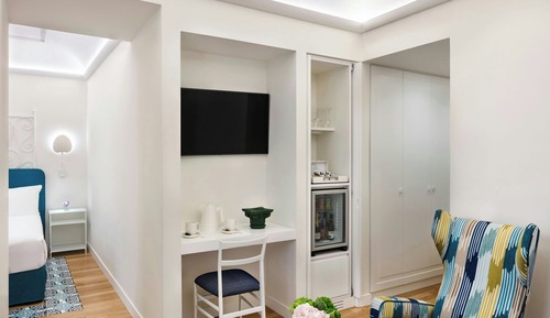 Suite, 1 King Bed, Non Smoking, Garden View (Terrace)