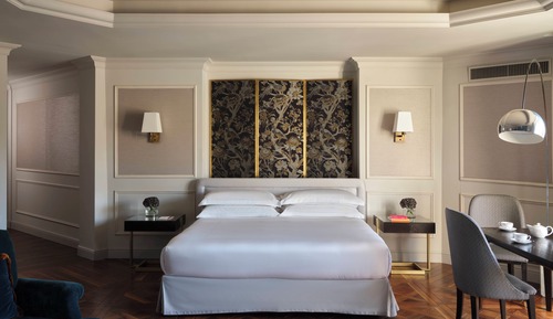 Junior Suite, Corner