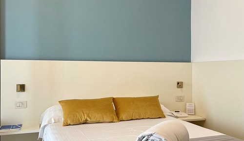 Single Room, Balcony