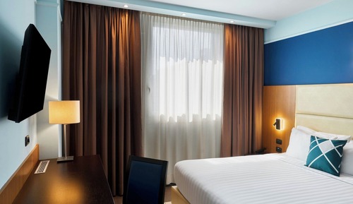 Standard Room, 1 Queen Bed, City View