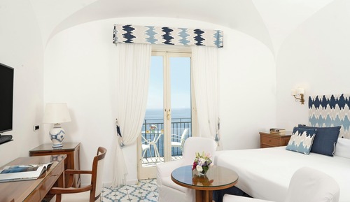 Room (Front Upper Floor)