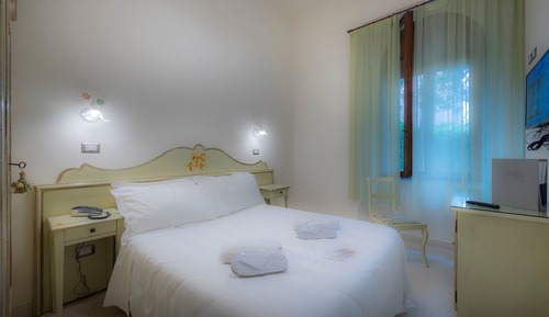 Classic Room, 1 Large Twin Bed, Garden View