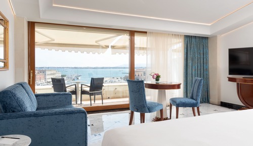 Junior Suite, 1 King Bed, Sea View (Balcony)