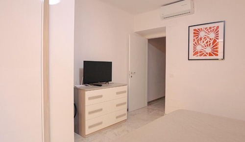 Basic Apartment, Courtyard View