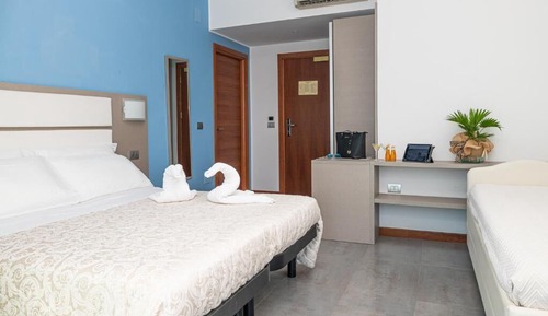 Classic Quadruple Room, Balcony, Sea View