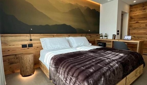 Deluxe Quadruple Room, Mobility Accessible, Mountain View