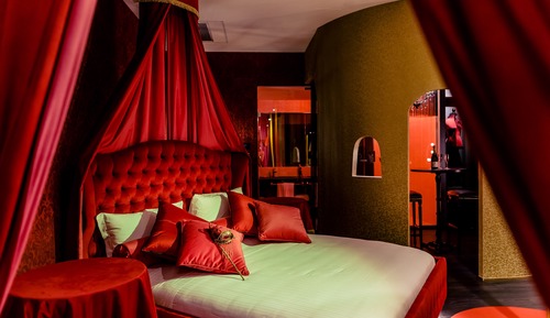 Luxury Studio Suite, 1 King Bed (Direct access)