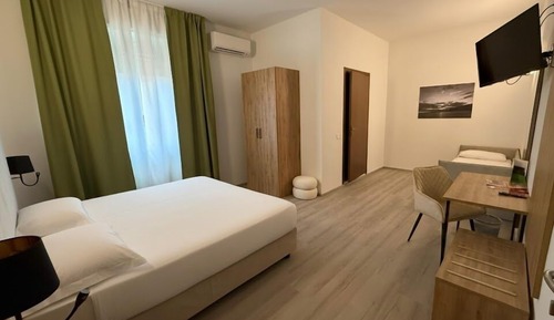 Room, Mobility Accessible (Hotel)
