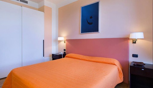 Suite, Lake View