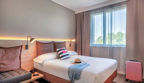 City Room, 1 Queen Bed (Urban, View)