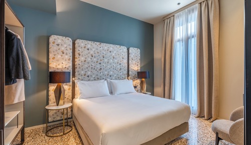 Deluxe Apartment, 1 King Bed with Sofa bed