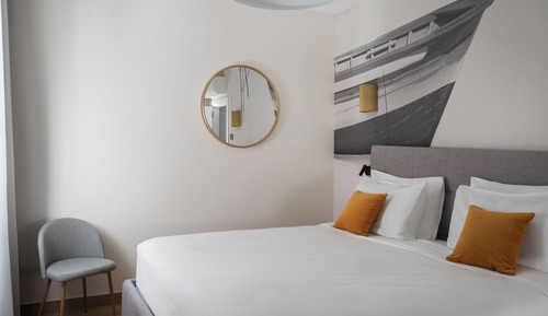 Classic Apartment, Canal View (C18)