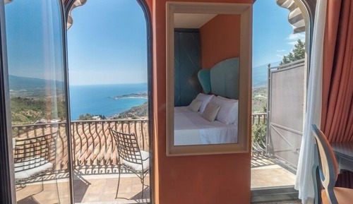 Superior Double Room, 1 Bedroom, Mountain View, Sea Facing