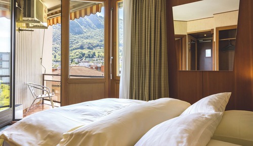 Single Room, 1 Queen Bed