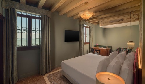 Premium Room, Canal View (Extra Bed 3 adults)