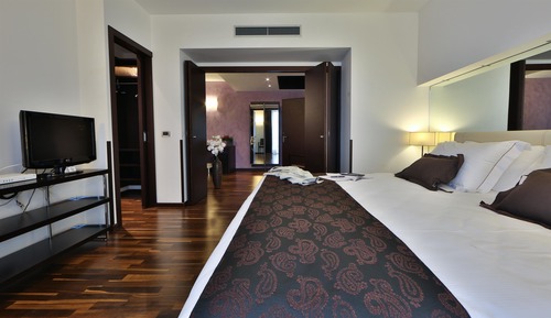 Suite, 1 King Bed, Balcony