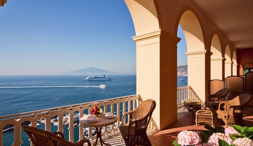 Suite, Sea View (Caruso)