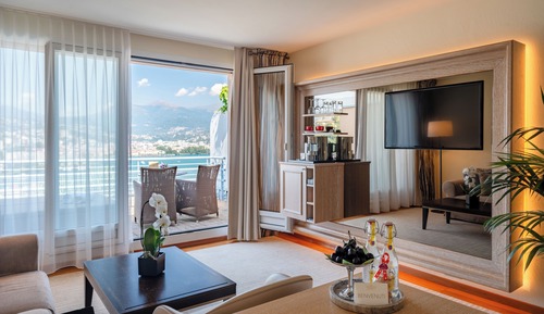 Suite, Lake View