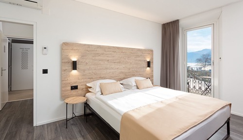 Family Room, 2 Bedrooms, Lake View
