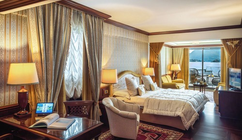 Junior Suite, with lake view