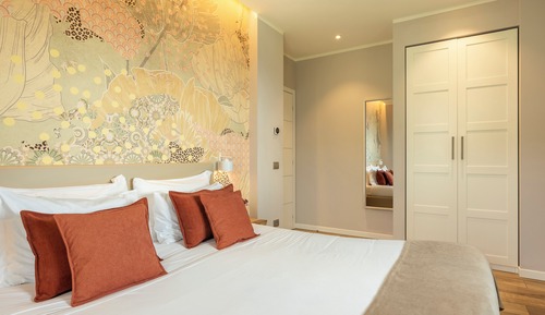 Deluxe Suite, 2 Bedrooms, Balcony, Mountain View
