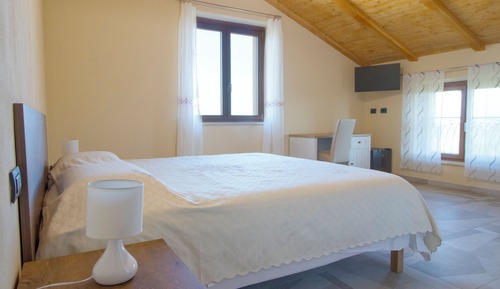 Deluxe Room, Vineyard View